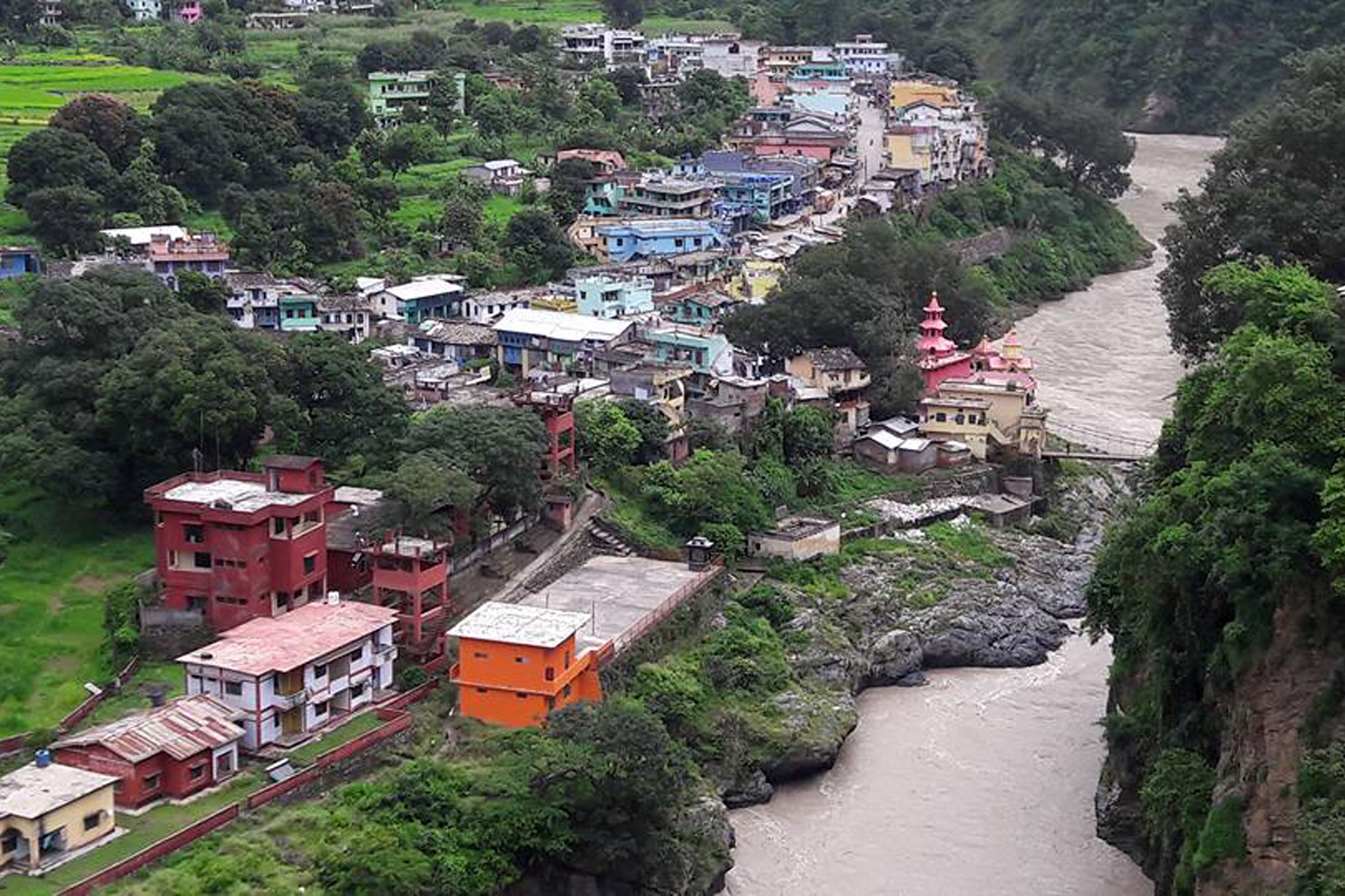 लगातारको वर्षाले उर्लियो महाकाली : तटीय क्षेत्रमा कटान सुरु